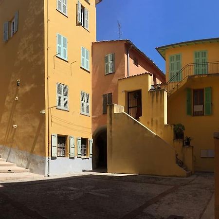Between The Roofs Of Menton Old Town And The Sea Экстерьер фото