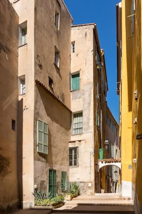 Between The Roofs Of Menton Old Town And The Sea Экстерьер фото